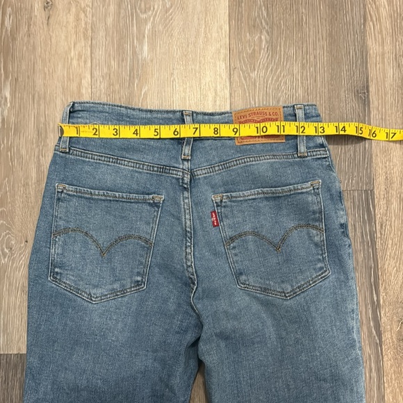 Levi’s Skinny Distressed Jean - Picture 3 of 4